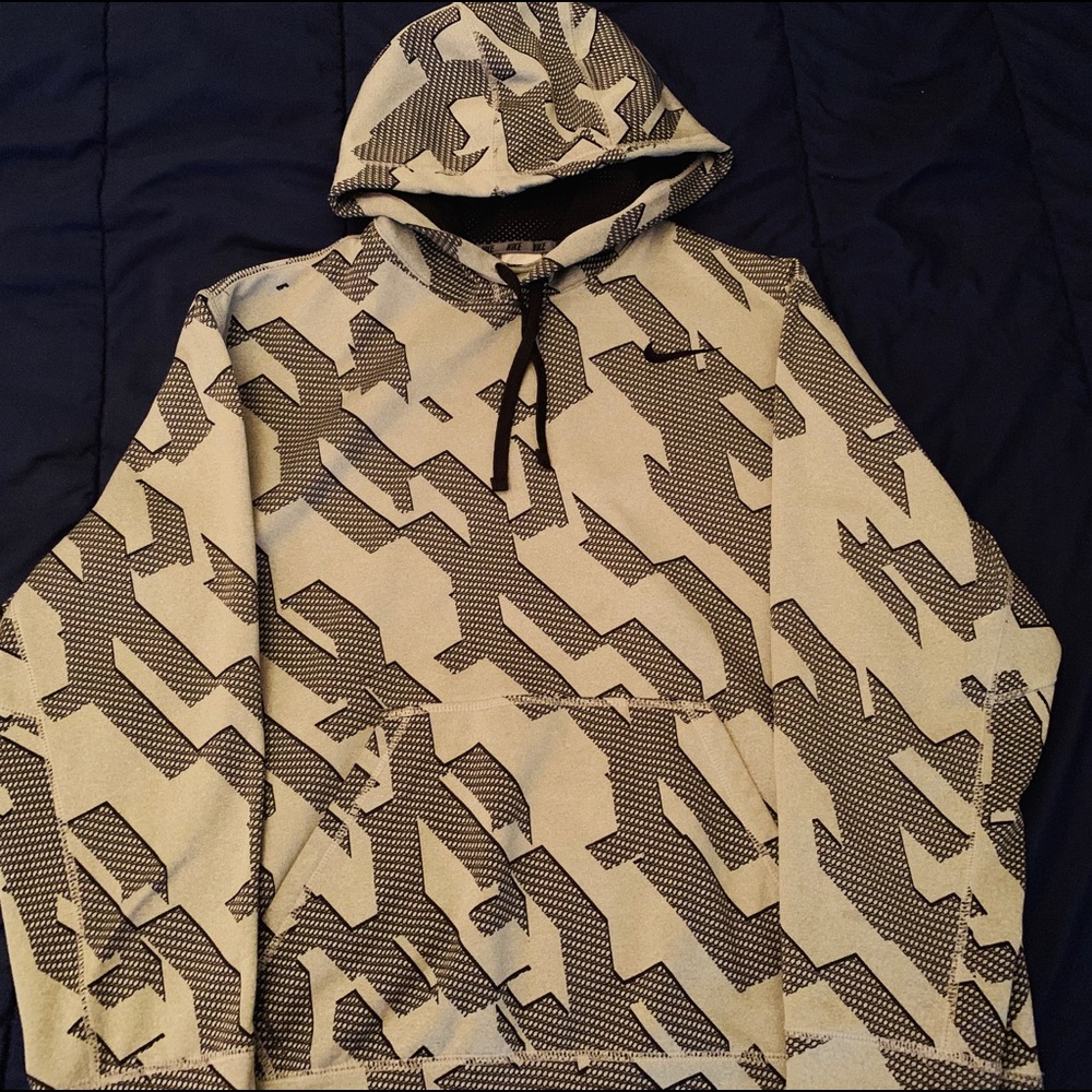 Nike Therma-Fit Hoodie W/Cool Design Size XLarge